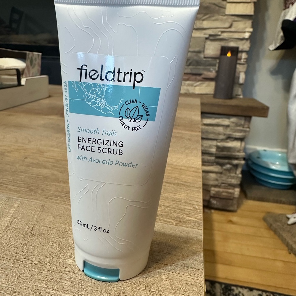 Fieldtrip Energizing Face Scrub with Avocado Powder